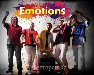 Музыкальное выступление группы Emotions в «Чечил пабе»