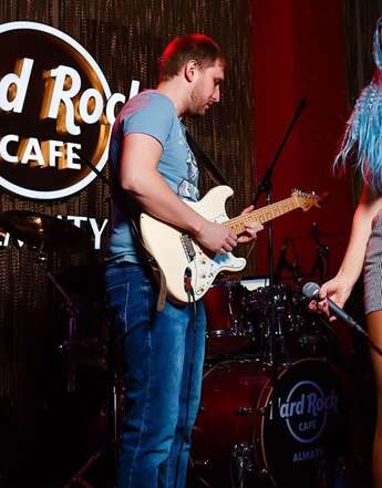 Lila & Stitch в Hard Rock Cafe