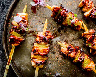 Кушияки в Dragonfly Izakaya: японские традиции в Алматы
