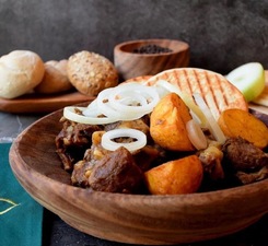 Сырне с теплым египетским салатом