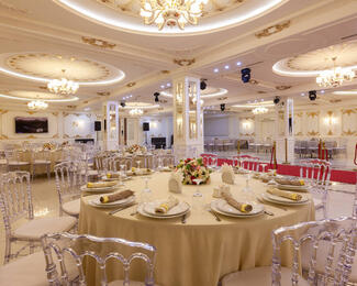Праздник с особенной атмосферой в ​The Friends Banquet Hall 