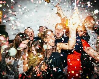 Отмечайте корпоратив в RITZ HALL — выигрывайте путёвку в Дубай и Вьетнам